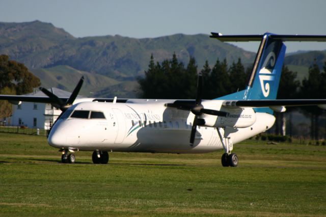 de Havilland Dash 8-300 (ZK-NEA)