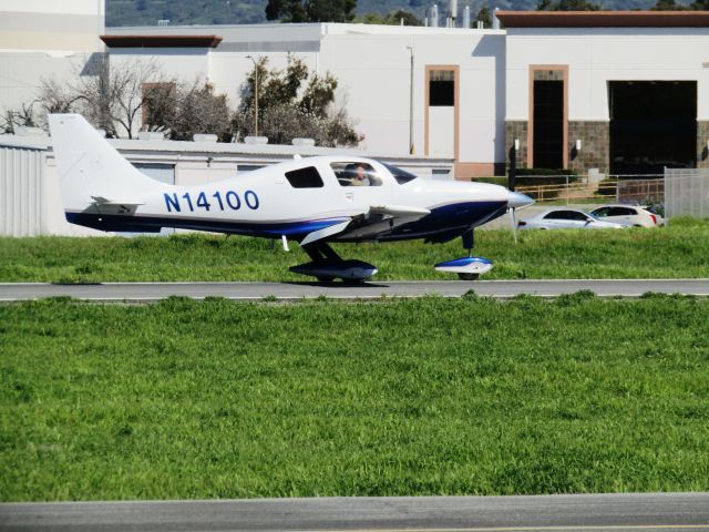 Cessna 400 (N14100) - Taxiing to RWY 26R