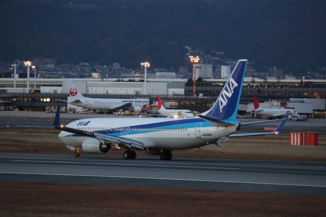 Boeing 737-800 (JA63AN)