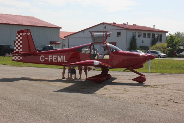de Havilland Dash 8-100 (C-FEML) - VanS RV-10 Aéroport de Lachute CSE4 25-08-2018
