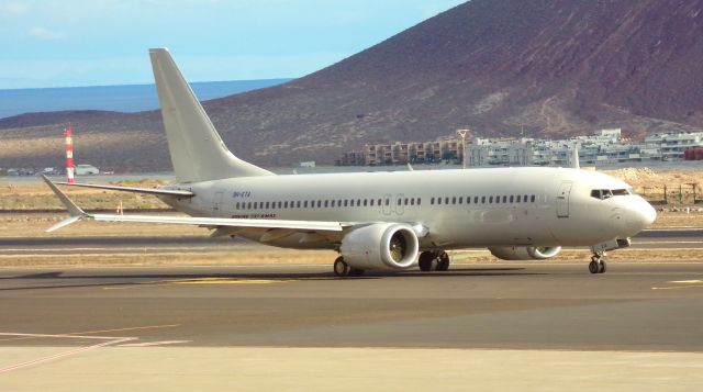 Boeing 737-700 (9H-ETA)