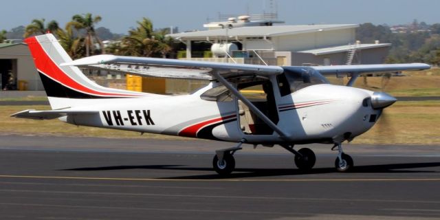 Cessna Skylane (VH-EFK) - 27 Oct 2014br /A local parachutist aircraft