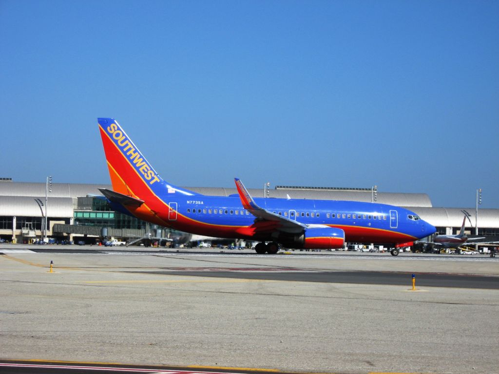 Boeing 737-700 (N773SA) - Line up and wait on RWY 19R