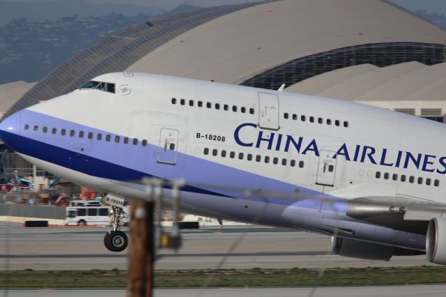 Boeing 747-400 (B-18208)