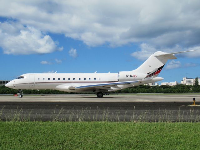 Bombardier Global 5000 (N114QS)