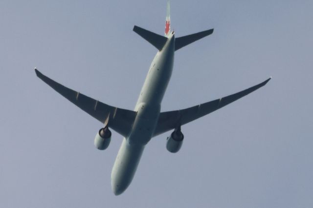 Boeing 777-200 (C-FNNW) - C-FNNW Boeing B-777 333 ER. Air Canada AC898 De Montréal YUL. Vers Athens ATH. Altitude 4230 Mètres. Vitesse 743 KM/H. Survolant le fleuve St-Laurent QC. à Lavaltrie Le 03-05-2025 at 19:34.