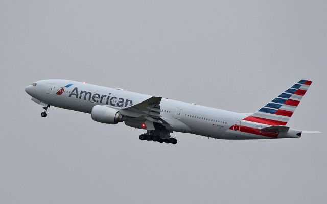 Boeing 777-200 (N795AN) - american b777-223er n795an dep shannon for paris(cdg) with passengers from diverted american flight from miami 4/10/17.