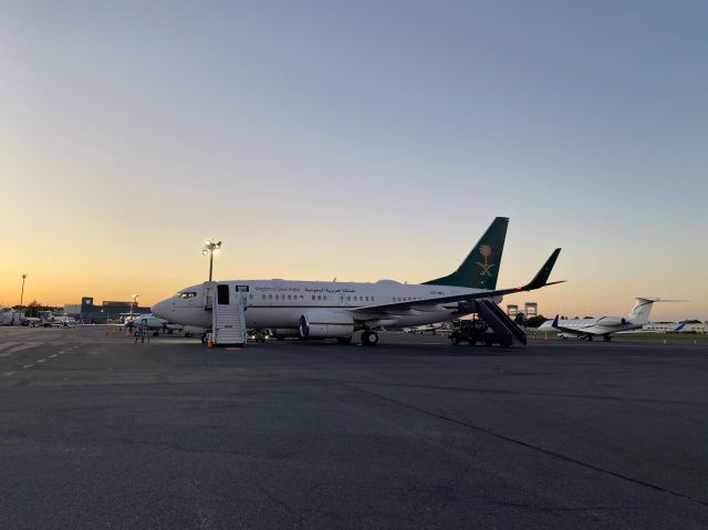 Boeing 737-700 (HZ-MF1)