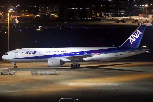 Boeing 777-200 (JA715A)