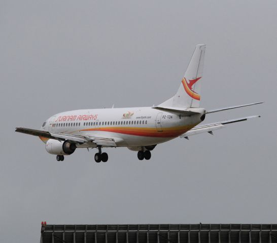 BOEING 737-300 (PZ-TCN)