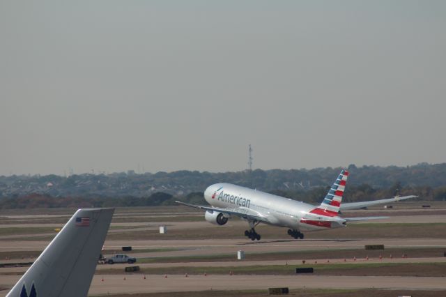 Boeing 777-200 (N772AN) - 111113 AA B772 rotating from Rwy 18L