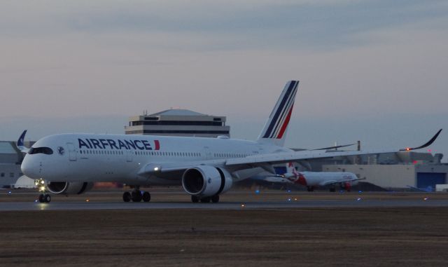 Airbus A350-900 (F-HTYN)