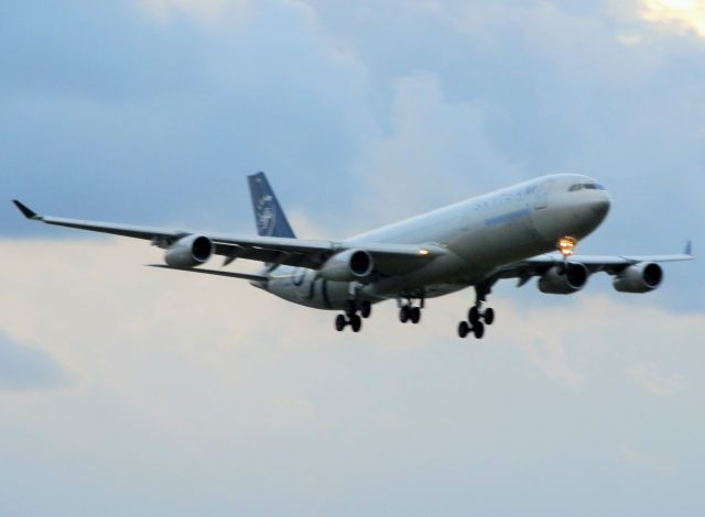 Airbus A340-300 (LV-FPV)