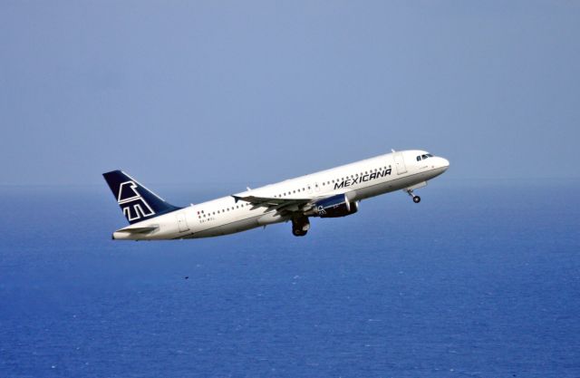 Airbus A320 (XA-MXL)