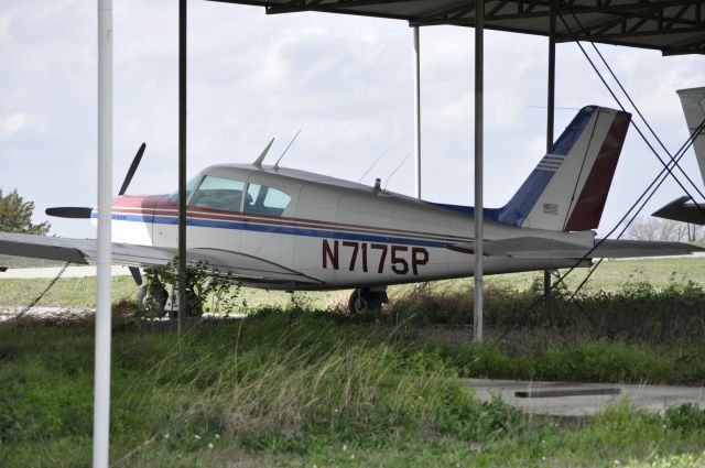 Piper PA-24 Comanche (N7175P)