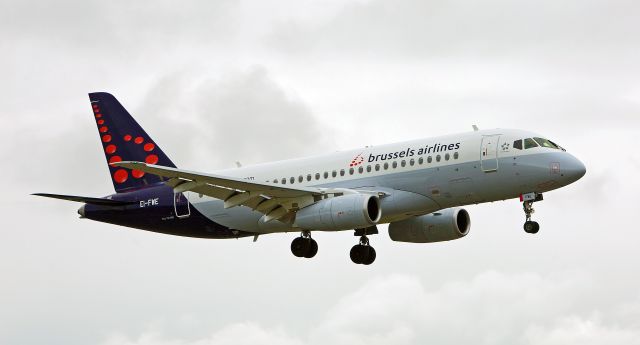 Sukhoi Superjet 100 (EI-FWE)