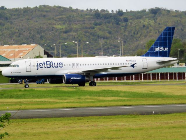 Airbus A320 (N662JB)