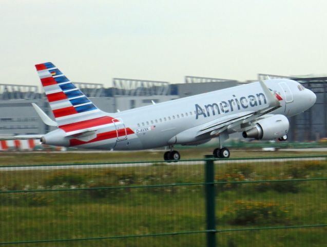 Airbus A319 (N9011P)