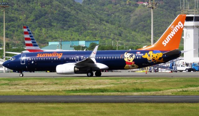 Boeing 737-800 (C-FRZG)