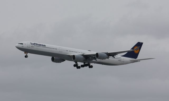 Airbus A340-600 (D-AIHB)