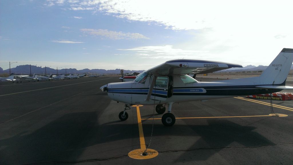 Cessna 152 (N5487B)