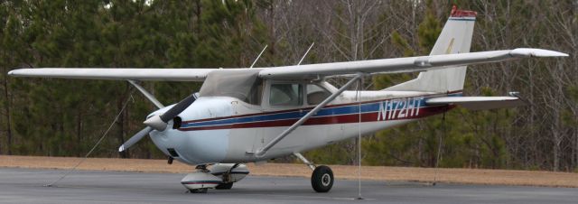 Cessna Skyhawk (N172HT) - Sitting on ramp at CTJ on 01/23/2011.