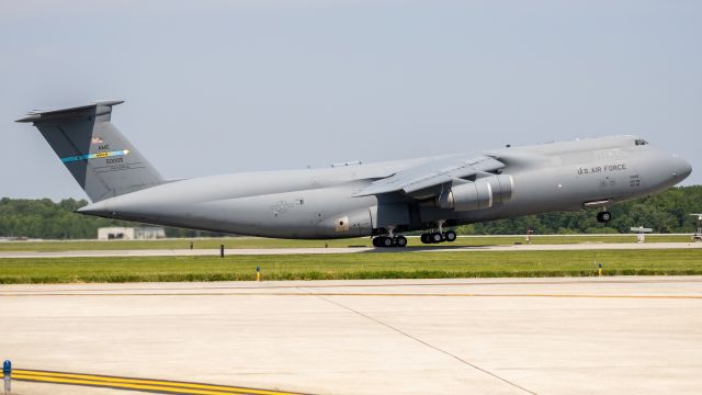 Lockheed C-5 Galaxy (85-0005) - 85-0005, a C-5M Galaxy rotating off of Dover Air Force Base's runway 14 for some show patterns at Thunder Over Dover 2022