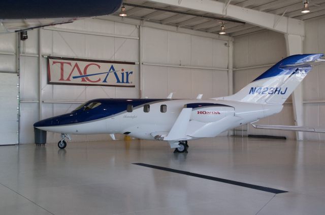 Honda HondaJet (N426HJ) - MY FIRST HONDA JET SEEN UP CLOSE. WELL DONE HONDA FOR YOUR FIRST AIRPLANE.