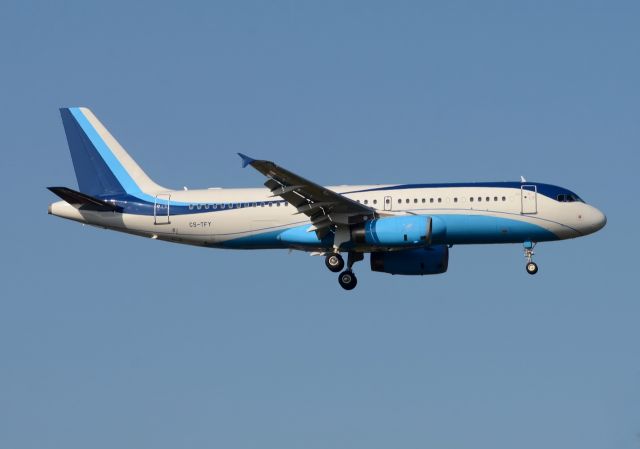 Airbus A320 (CS-TFY)