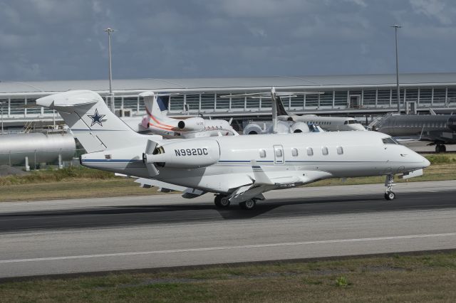 Bombardier Challenger 300 (N992DC)