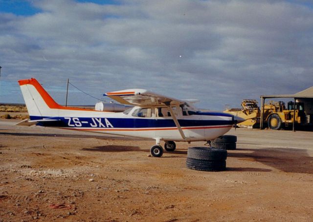 Cessna Skyhawk (ZS-JXA) - Landing at a Gypsum Mine, South Africa.