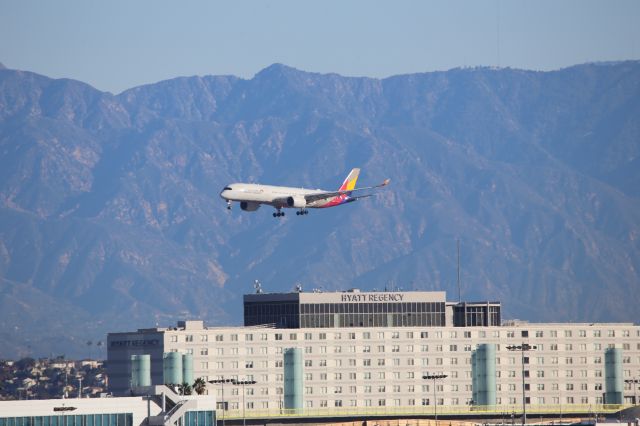 Airbus A350-900 (HL8079)