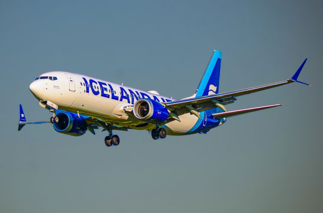 Boeing 737-700 (TF-ICE)