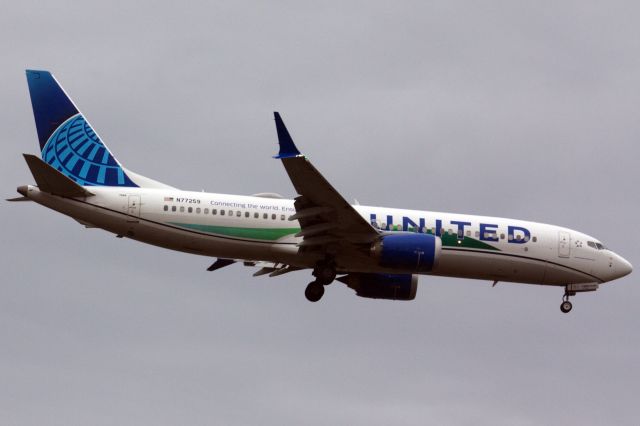 Boeing 737 MAX 8 (N77259) - UAL B737 MAX 8 in special 'Sustainable Aviation Fuel' Livery arrival to BOS from EWR on 10/13/22.