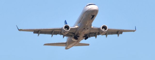 Embraer 170/175 (N653RW)