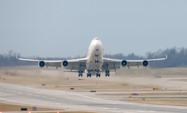 Boeing 747-400 (N450PA) - runway 9 departure