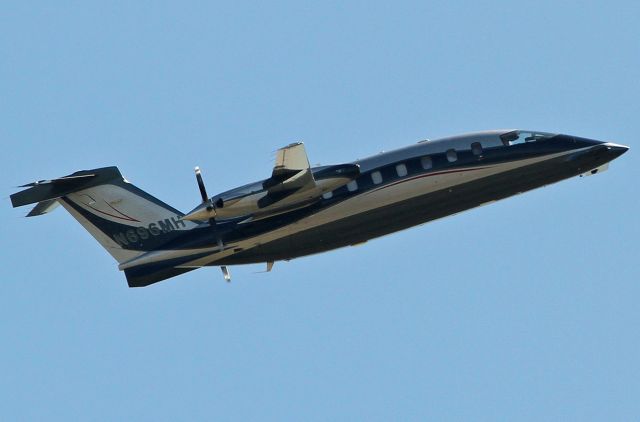Piaggio P.180 Avanti (N696MH) - Taking off from the Van Nuys airport.