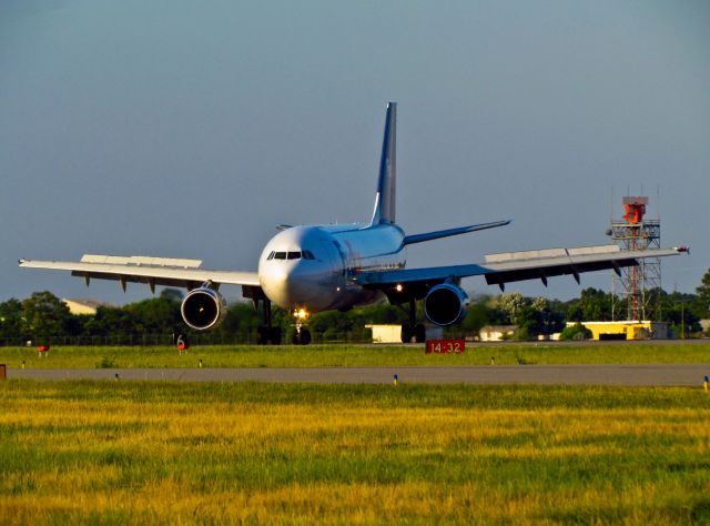 Airbus A300F4-600 (N749FD)