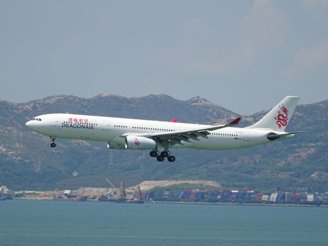 Airbus A330-300 (B-HYQ)