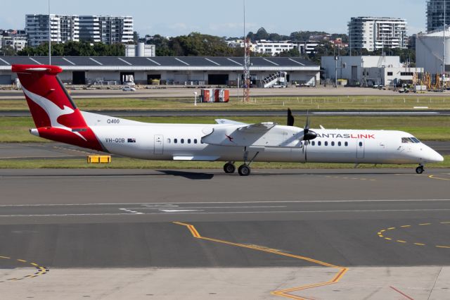 de Havilland Dash 8-400 (VH-QOB)