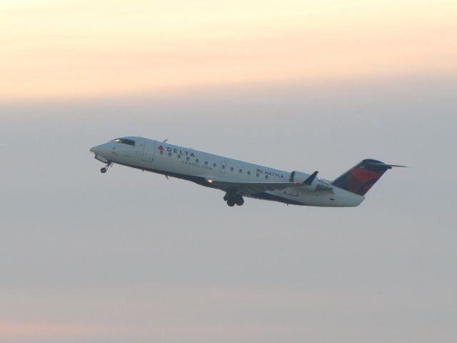 Canadair Regional Jet CRJ-200 (N477CA)
