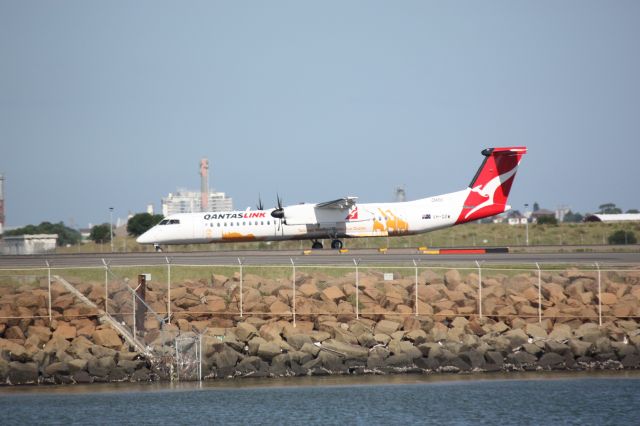 de Havilland Dash 8-400 (VH-QOW)