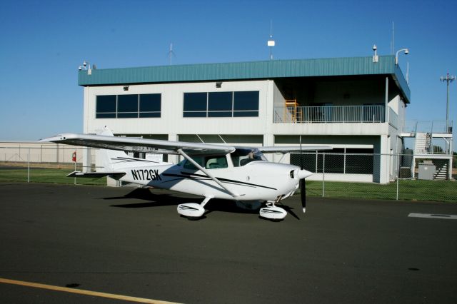 Cessna Skyhawk —