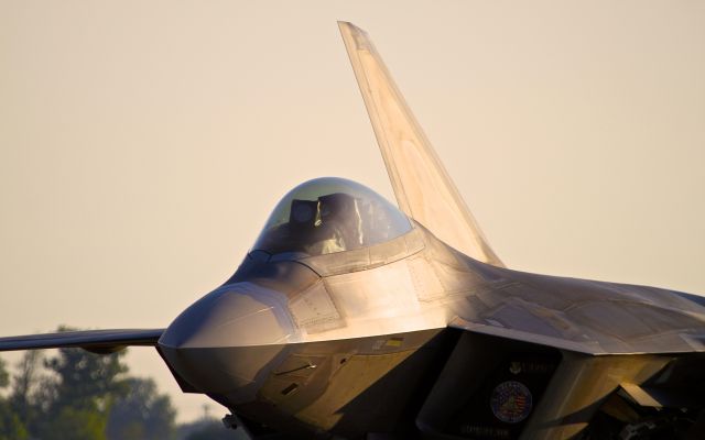 Lockheed F-22 Raptor —