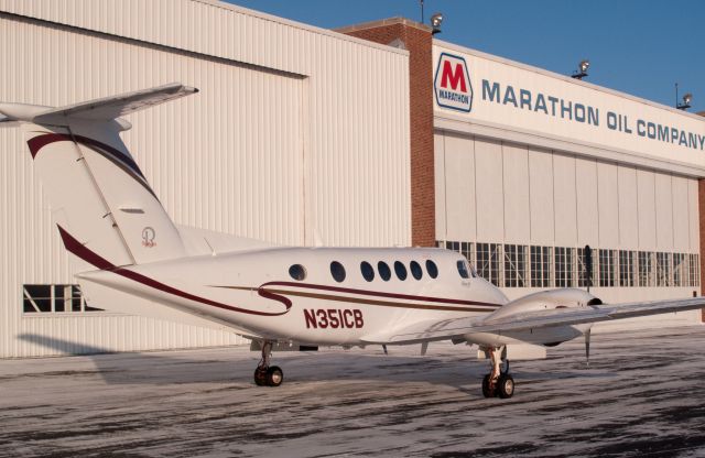 Beechcraft Super King Air 200 (N351CB) - Aircraft managed by RELIANT AIR, where you find the lowest fuel prices at Danbury (KDXR) airport!