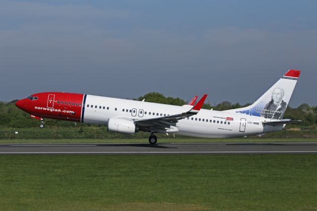 Boeing 737-800 (LN-NIH) - Christopher Columbus looking a little worn on the tail of LN-NIH as NAX4480 returns to Stockholm.