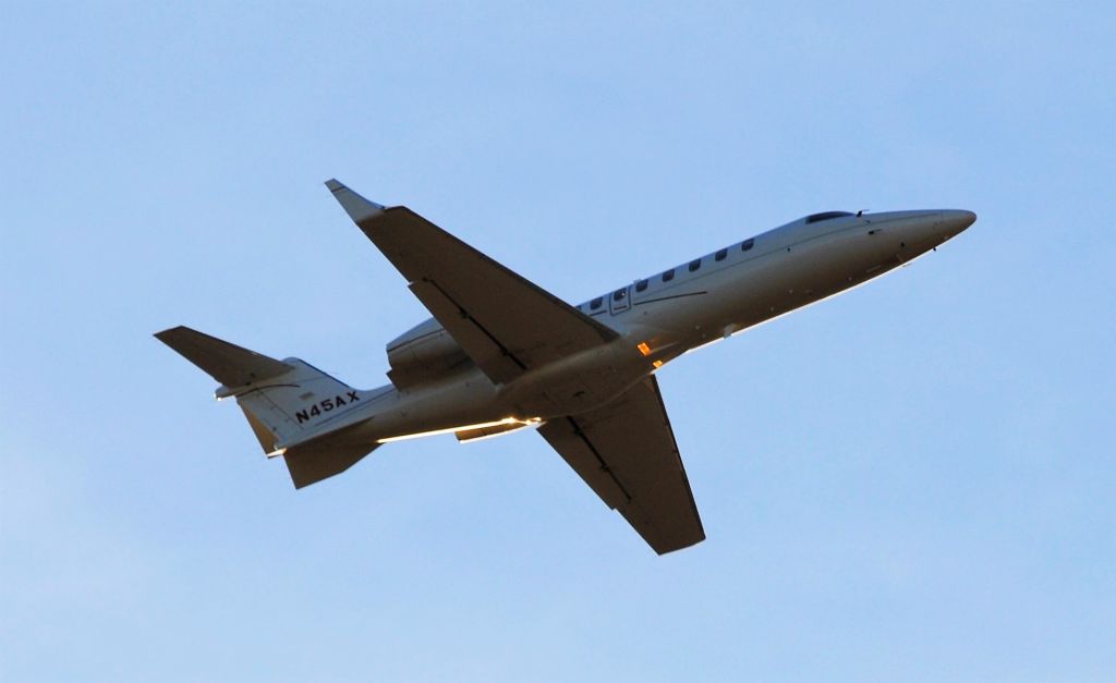 Learjet 45 (N45AX)