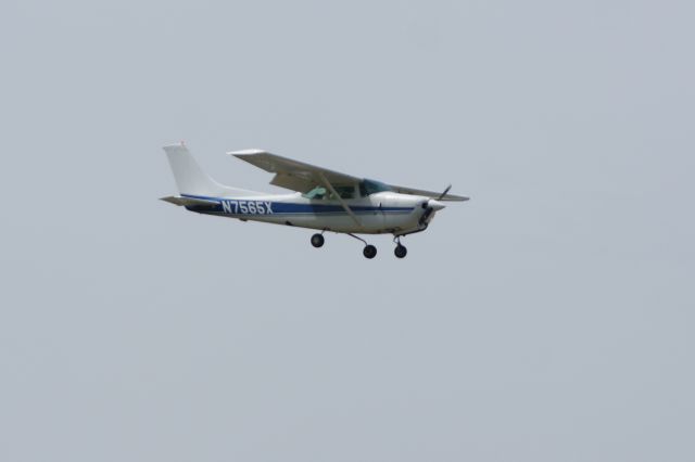 Cessna Skylane RG (N7565X)