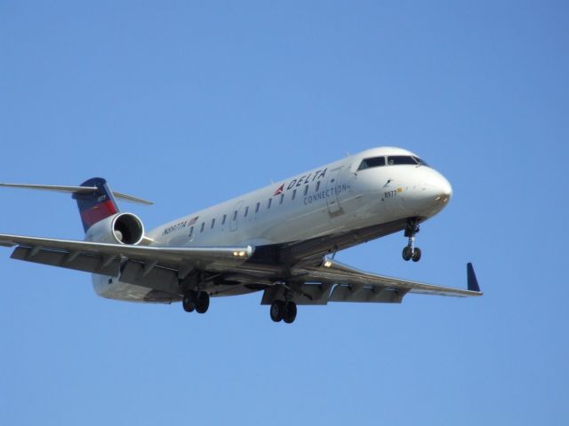 Canadair Regional Jet CRJ-200 (N8977A)