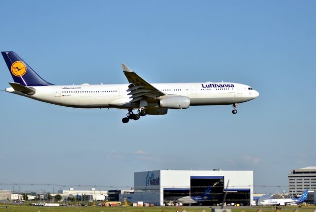 Airbus A330-300 (D-AIKP)